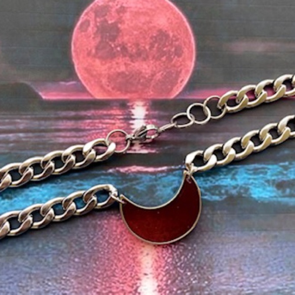 Red resin crecent moon thick steel goth choker - Picture 5 of 15